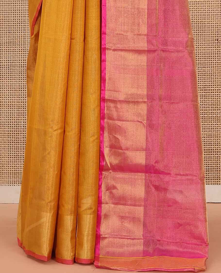 Mustrad Plain Uppada Silk Saree, Complemented by Bavanji Border, Captivating Contrast Pallu of Gleaming Zari Weave, and Paired with a Contrast Blouse