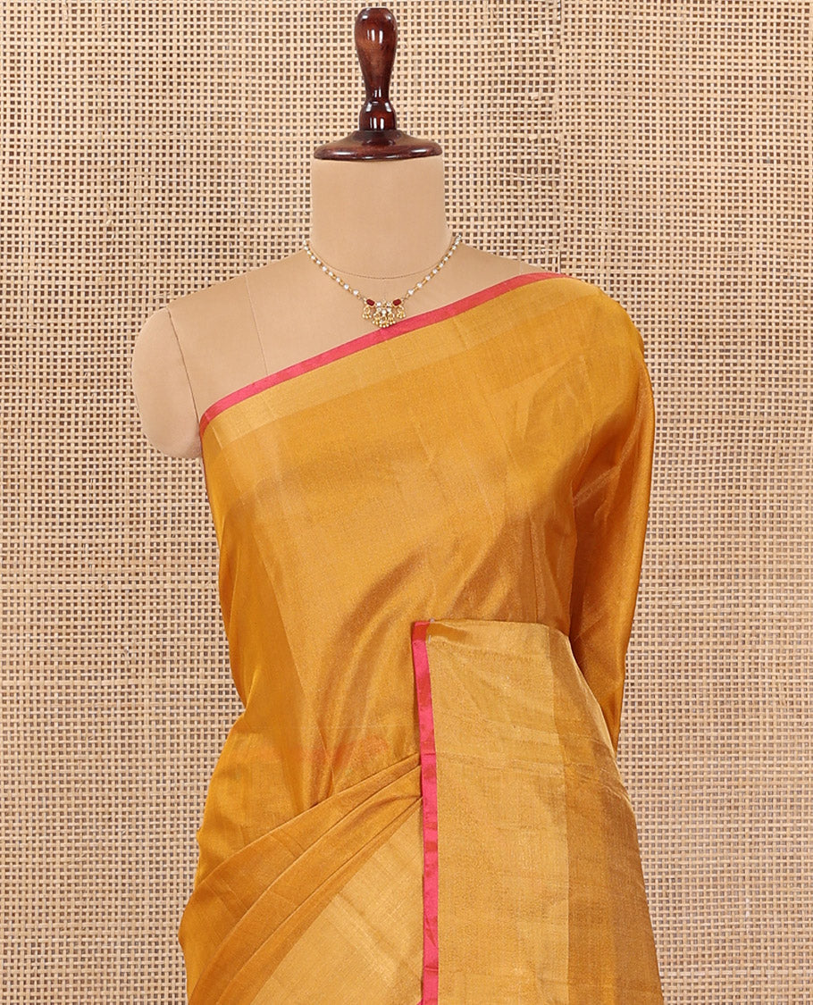 Mustrad Plain Uppada Silk Saree, Complemented by Bavanji Border, Captivating Contrast Pallu of Gleaming Zari Weave, and Paired with a Contrast Blouse
