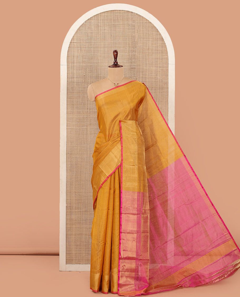 Mustrad Plain Uppada Silk Saree, Complemented by Bavanji Border, Captivating Contrast Pallu of Gleaming Zari Weave, and Paired with a Contrast Blouse