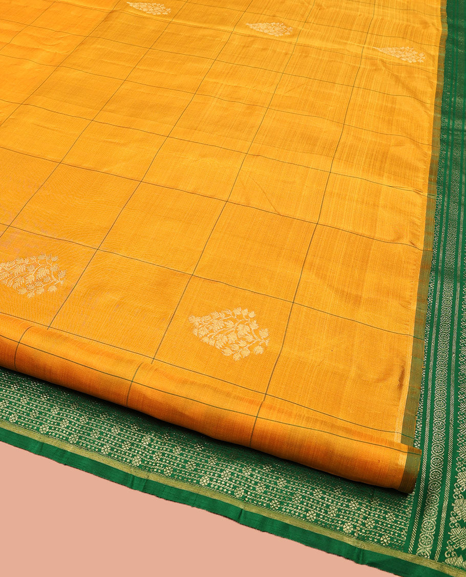 Borderless Mango Yellow Kanchipuram Silk Saree, Enriched with Floral Butta Enclosed, Subtle Zari Piping Border, Captivating Contrast Pallu of Intricate Designs, and Paired with a Contrast Blouse