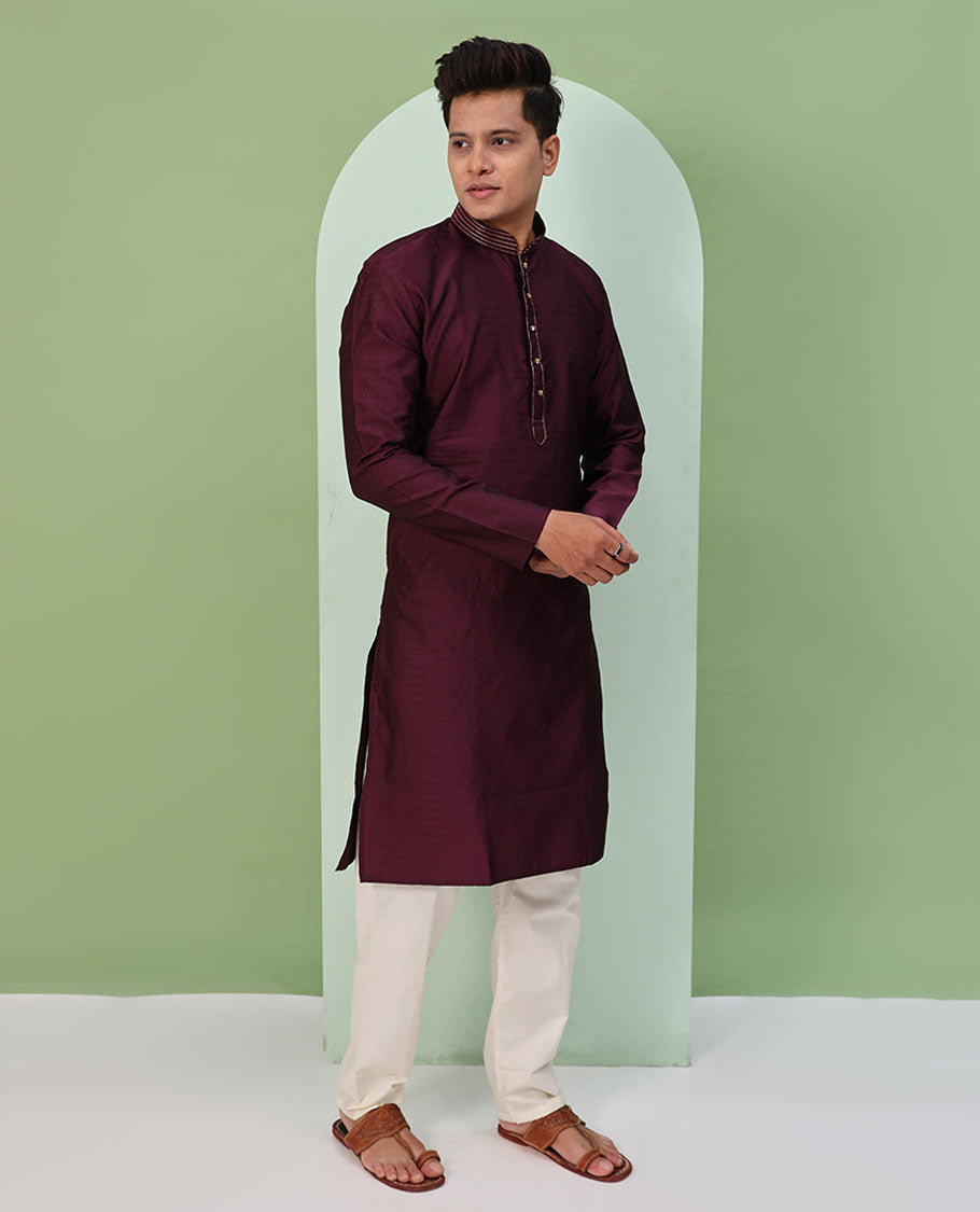 Maroon embossed design full-sleeved kurta