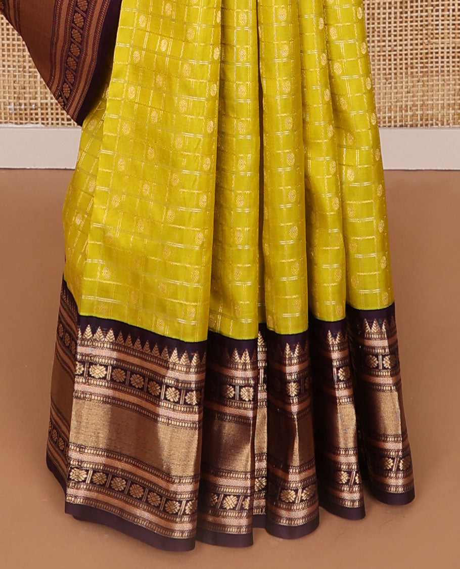 Green checked. buttas silk saree with contrast intricate zari design border & jaal design pallu