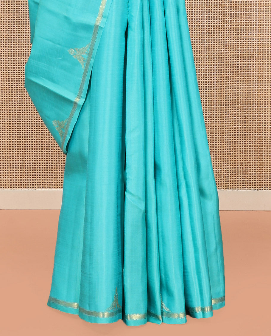 Blue Plain Kanchipuram Silk Saree, Subtle Zari Border of Muthu, Vanki, and Kili Designs, Captivating Contrast Pallu of Thilakam Mokku, Thazampoo Rekku, Iruthalai Pakshi, Kuthirai, and Jaal Designs, and Paired with a Contrast Blouse