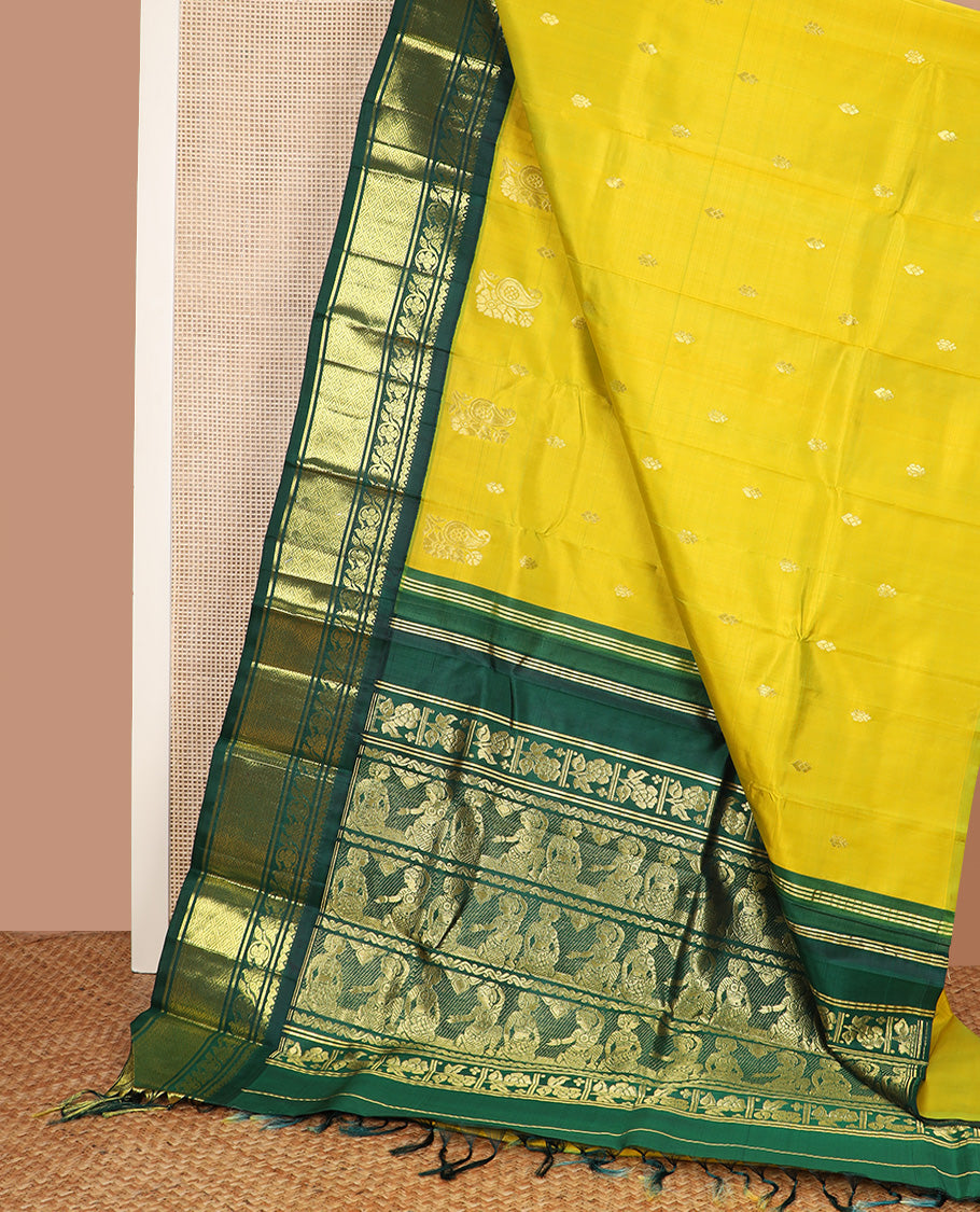 Green zari buttas Kanchipuram silk saree, contrast one-sided korvai border of kodi visiry, and jaal design, and human figurines motifs woven pallu