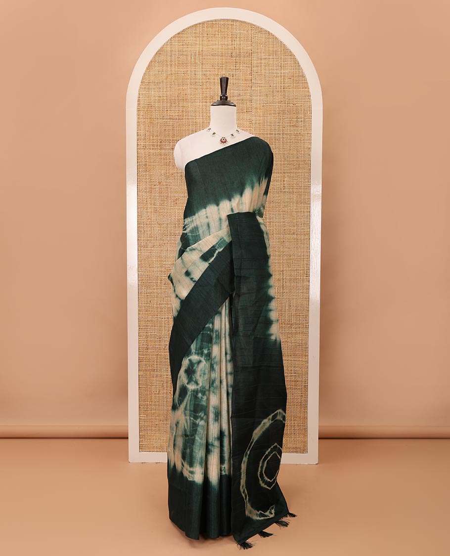 Borderless green shibori-printed jute tussar silk saree, contrast shibori-printed pallu & contrast blouse