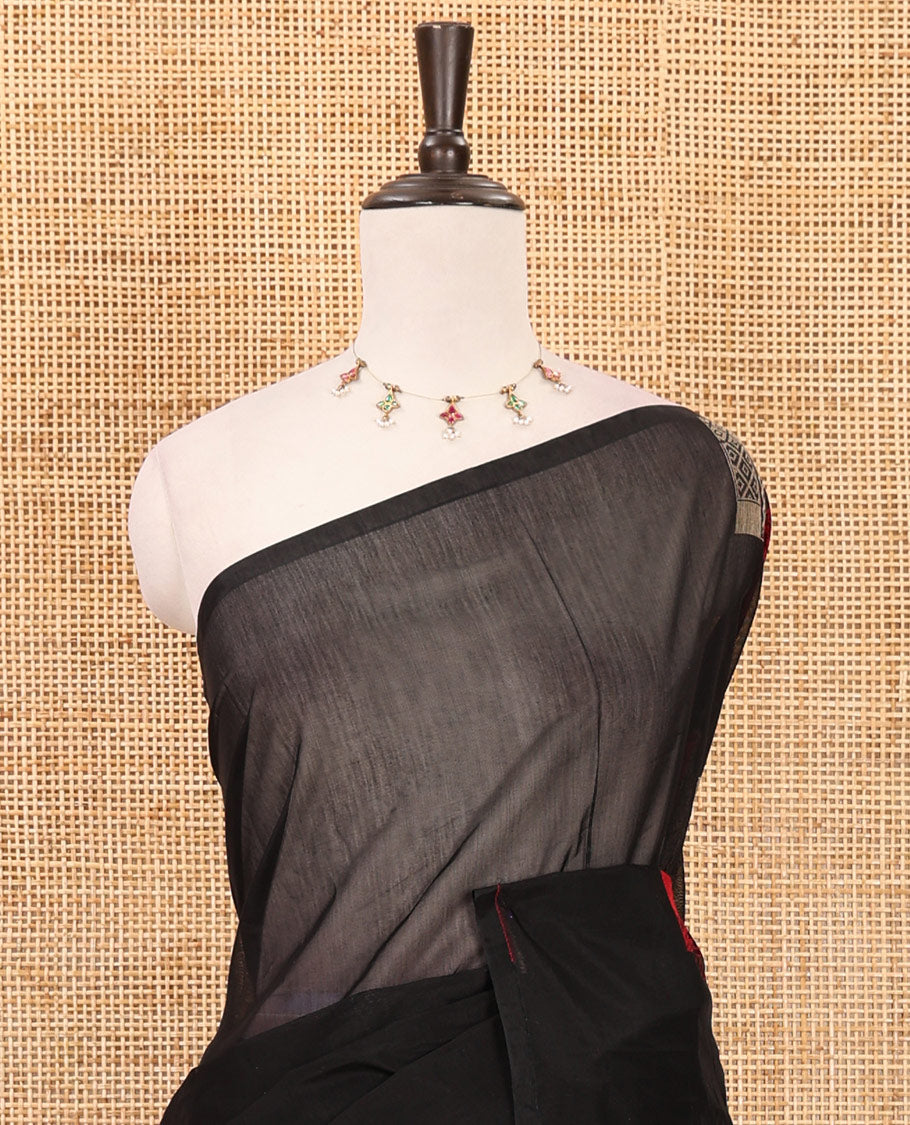 Borderless black geometric-patterned buttas kota cotton saree, jaal-patterned pallu & matching jaal-patterned blouse