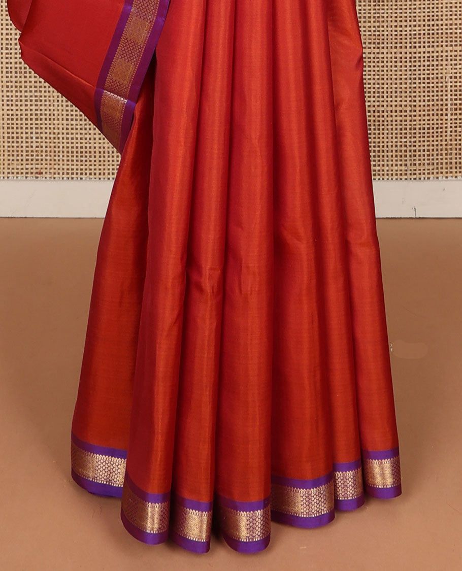 Red plain Kanchipuram silk saree, contrast jaal pallu & zari border of rekku, muthu, jaal & then kuli kann designs