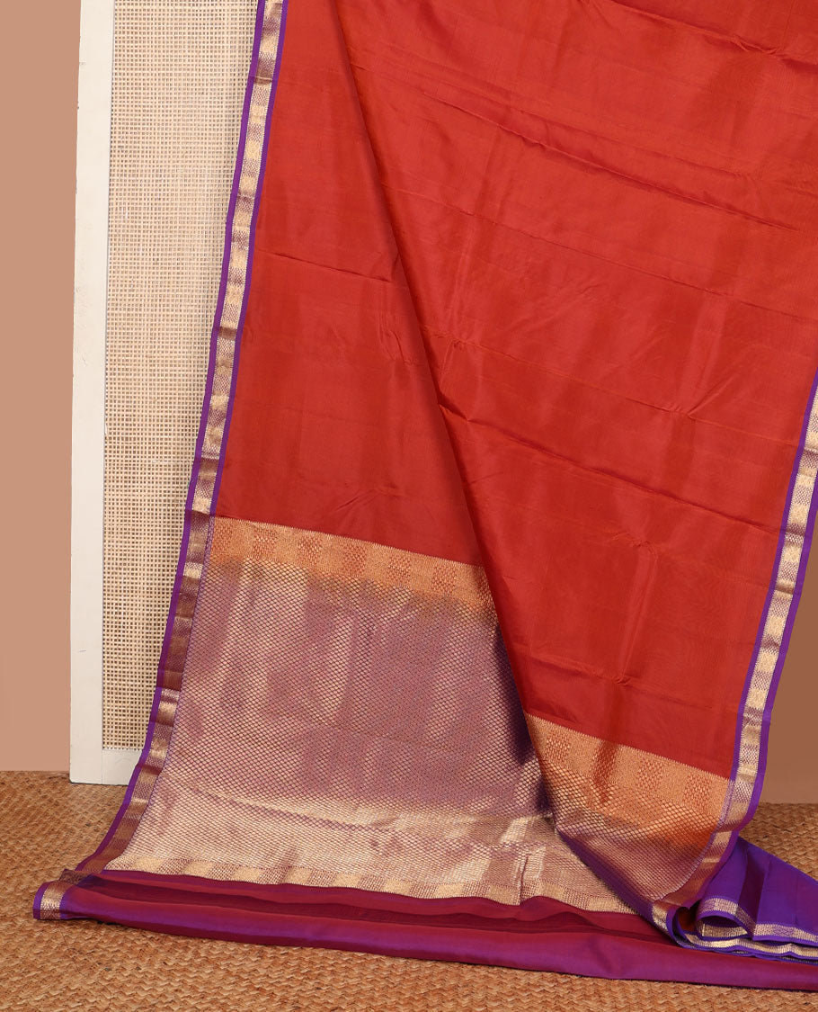 Red plain Kanchipuram silk saree, contrast jaal pallu & zari border of rekku, muthu, jaal & then kuli kann designs