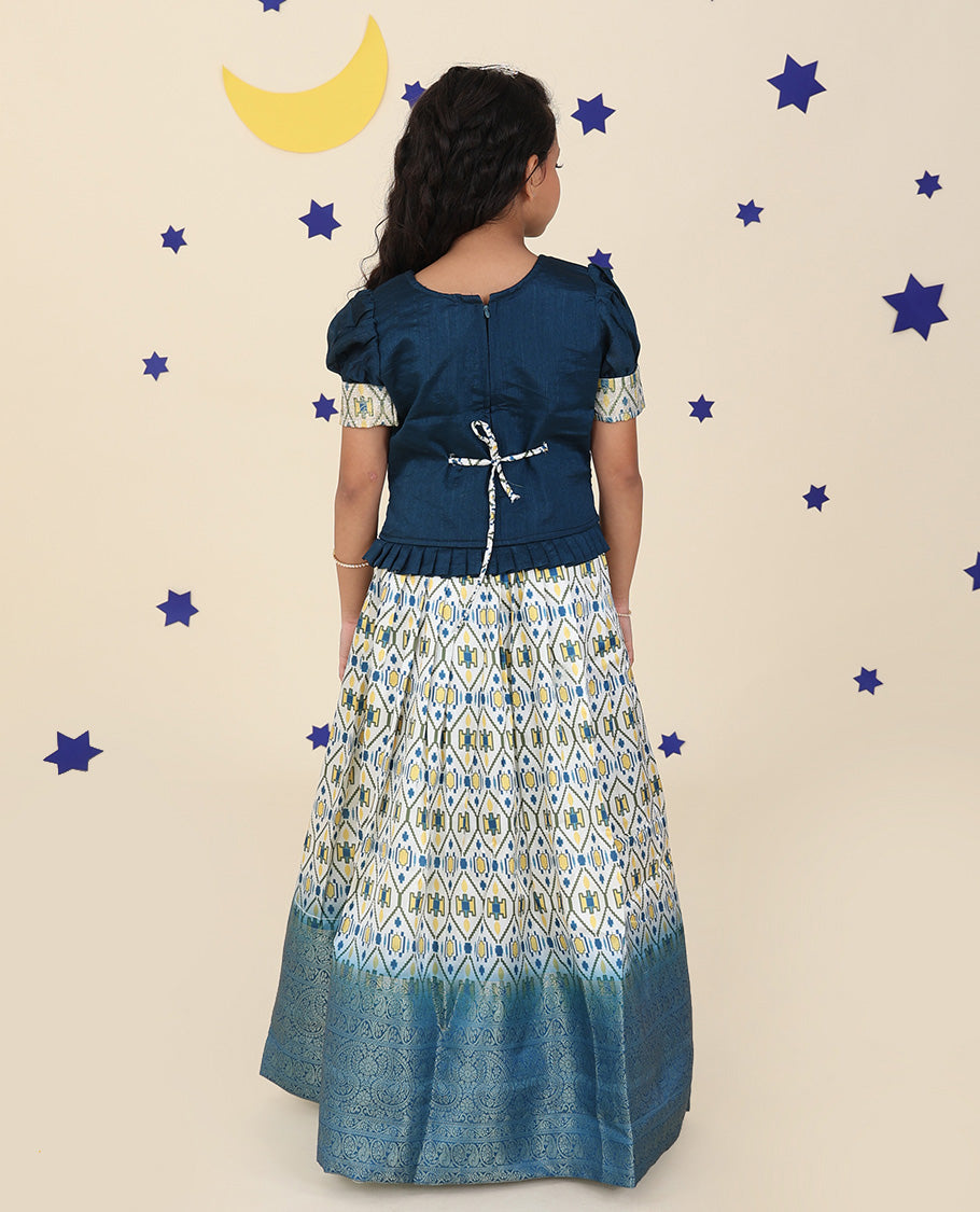 Cream cholly set features ogee printed & traditional border skirt, contrast embroidered puff-sleeve blouse & net dupatta