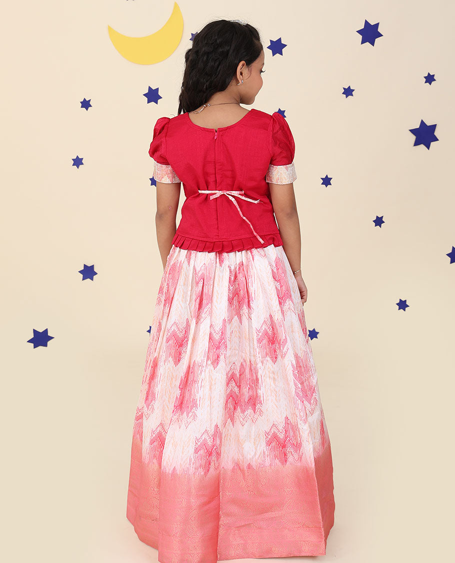 Cream cholly set features ogee printed & traditional border skirt, contrast embroidered puff-sleeve blouse & net dupatta