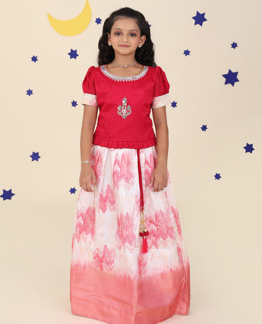 Cream cholly set features ogee printed & traditional border skirt, contrast embroidered puff-sleeve blouse & net dupatta