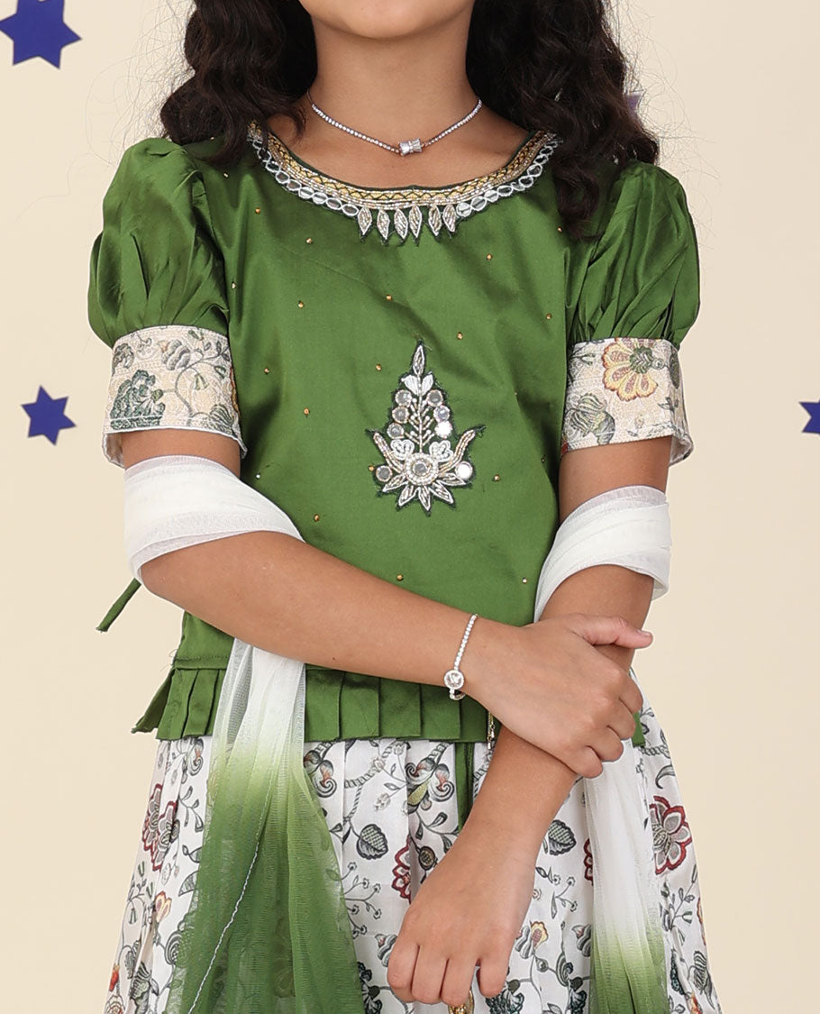 White cholly set features floral vine printed & traditional border skirt, embroidered puff-sleeve blouse & net dupatta