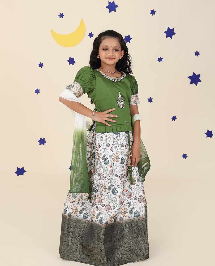White cholly set features floral vine printed & traditional border skirt, embroidered puff-sleeve blouse & net dupatta