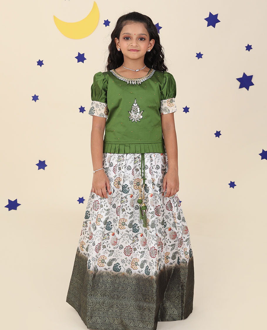 White cholly set features floral vine printed & traditional border skirt, embroidered puff-sleeve blouse & net dupatta