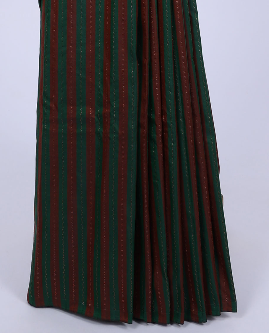 Borderless green aarani saree with zig-zag stripes, pallu of zig-zag stripes & buttas