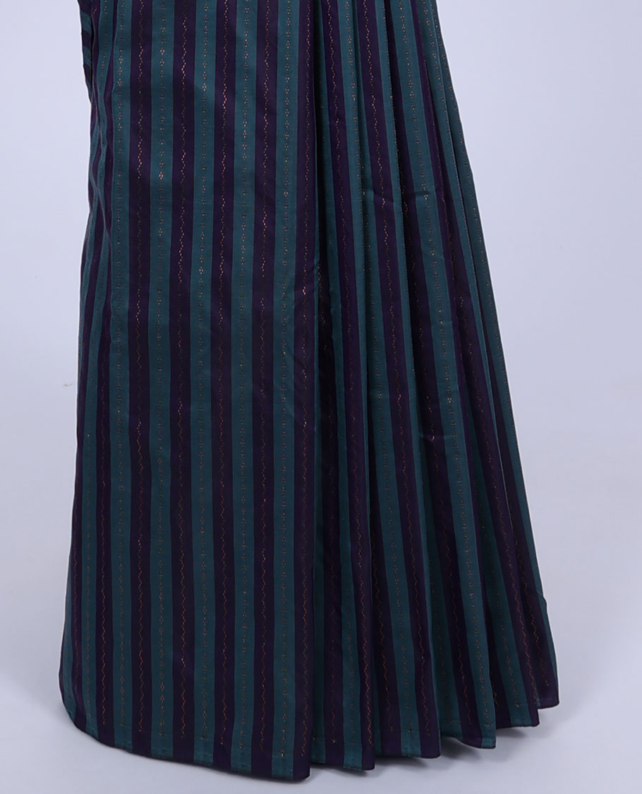 Borderless blue aarani saree with zig-zag stripes, pallu of zig-zag stripes & buttas