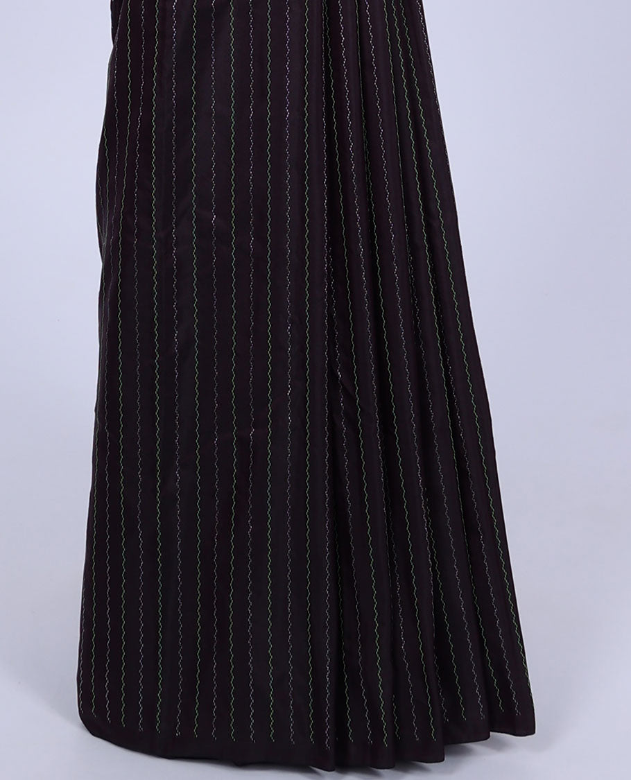 Borderless deep purple aarani saree with zig-zag stripes, pallu of zig-zag stripes