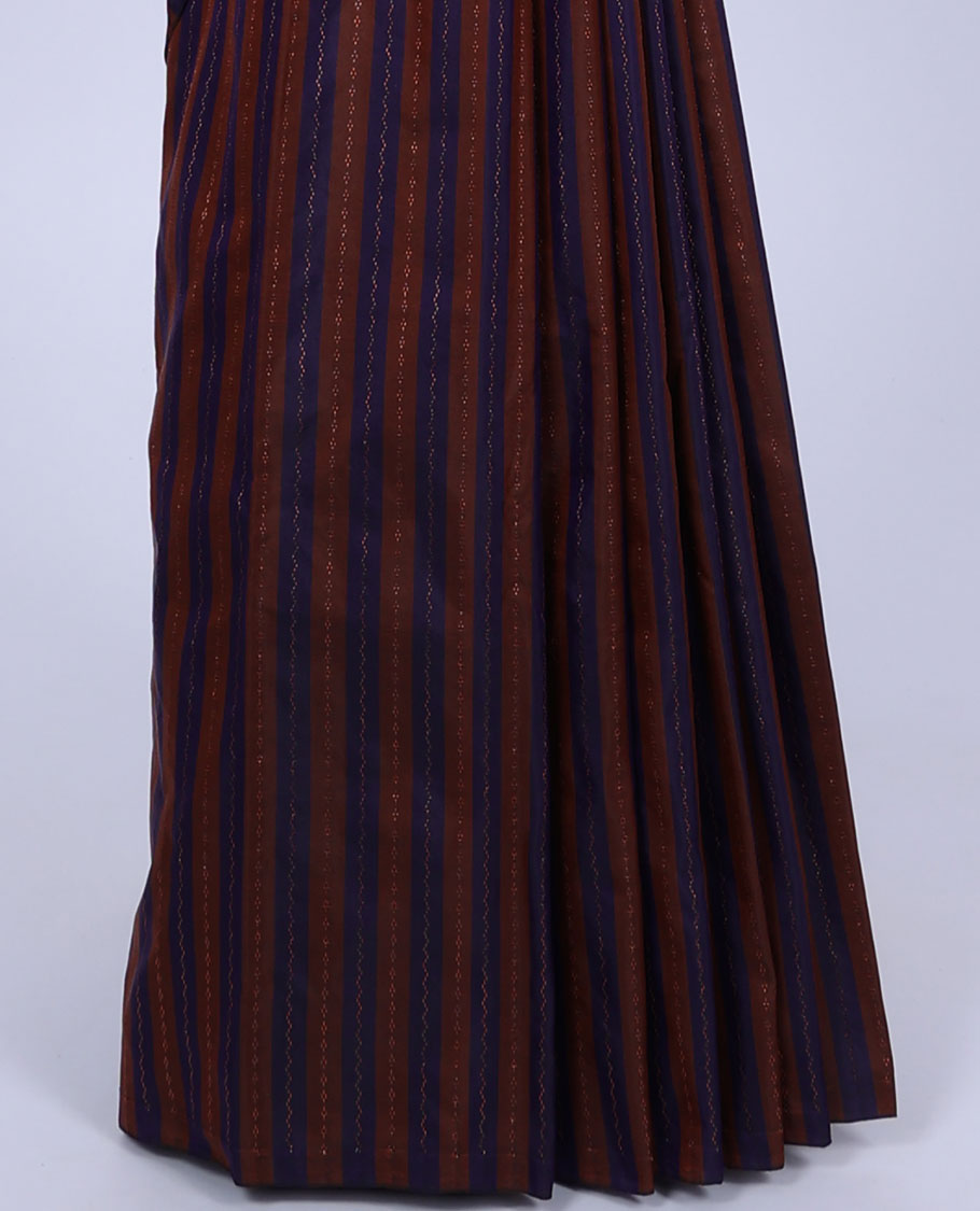 Borderless blue aarani saree with zig-zag stripes & buttas, pallu of zig-zag stripes & buttas