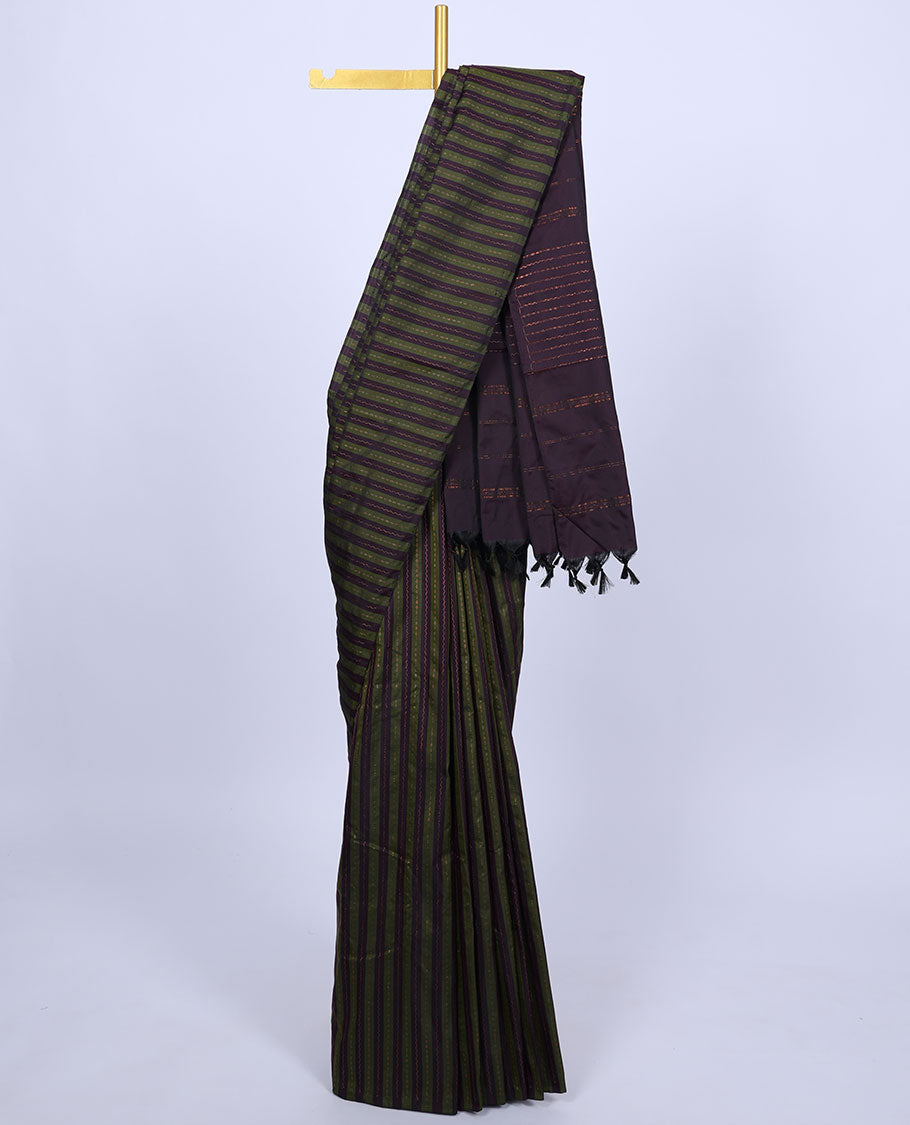Borderless green aarani saree with zig-zag stripes & buttas, pallu of zig-zag stripes & buttas