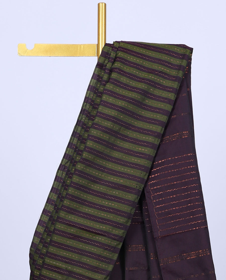 Borderless green aarani saree with zig-zag stripes & buttas, pallu of zig-zag stripes & buttas