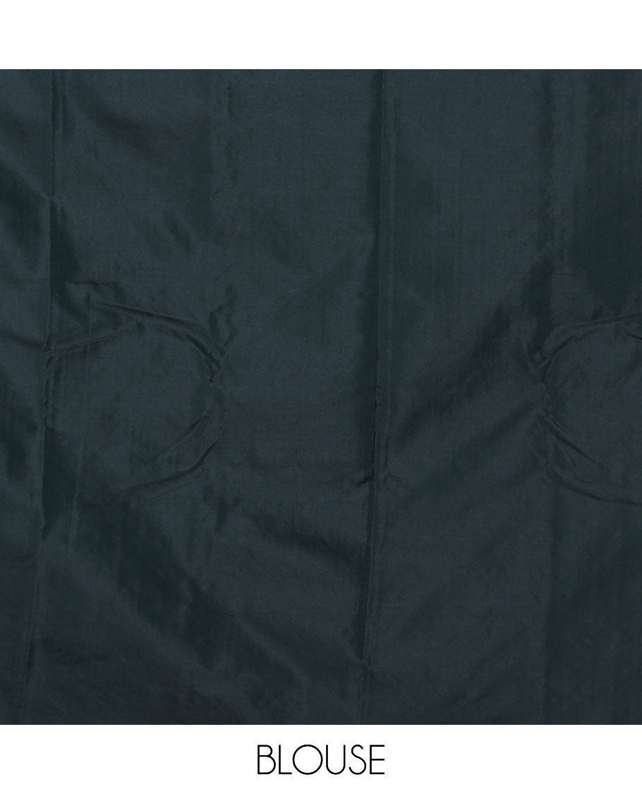Borderless deep green aarani saree with zig-zag stripes, self-pallu of zig-zag stripes