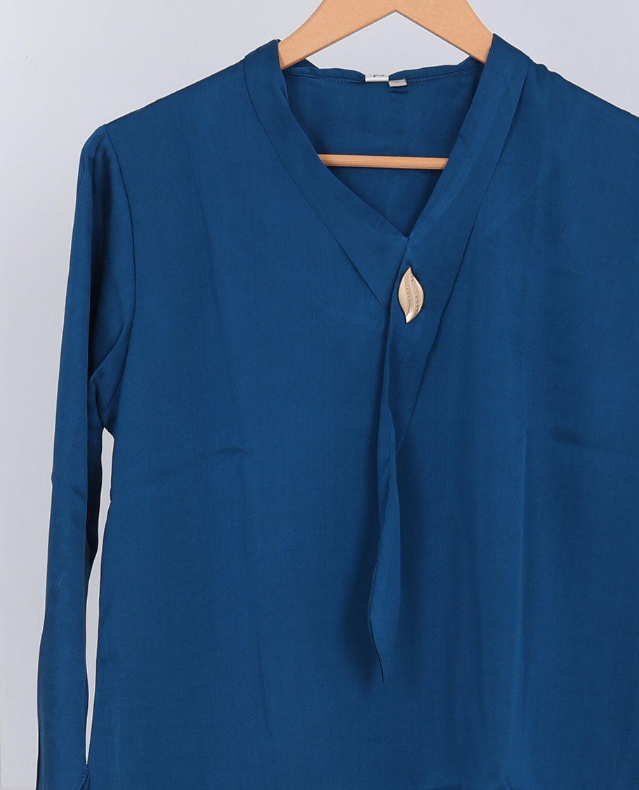 Blue plain deep front V-neck & full-sleeve top