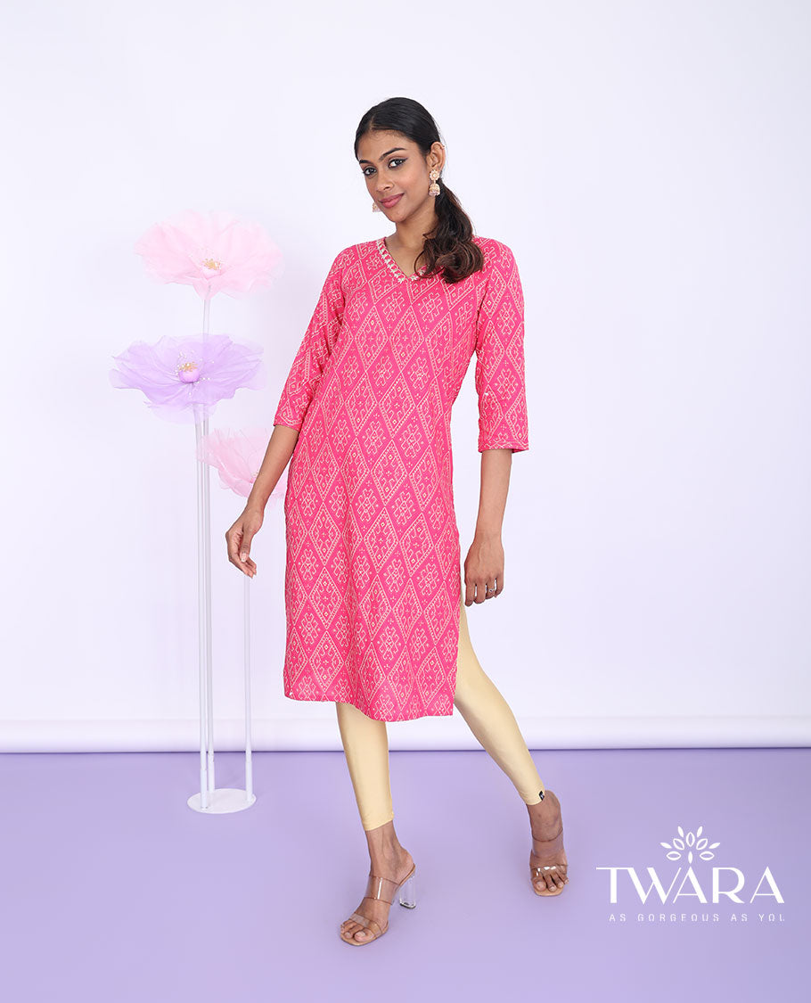 Twara pink argyle print V-neck with 3/4th sleeve rayon straight-cut knee-length kurti