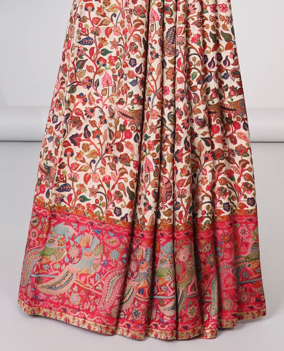 Cream floral vine design semi-banaras dola silk saree with contrast border & intricate design pallu