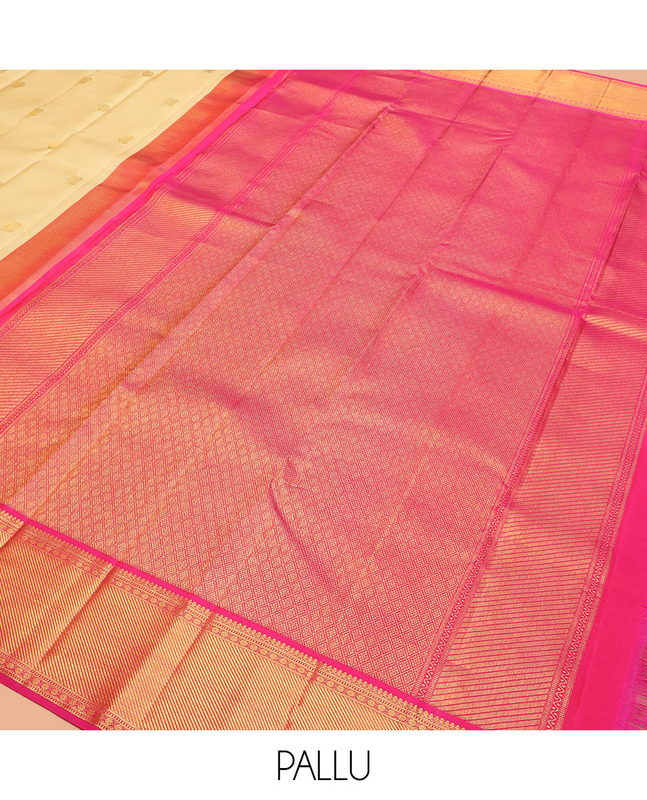 Gold mayil chakram buttas Kanchipuram silk saree, contrast border of thilakam mokku, muthu, banaras, and rudraksham designs, and jaal pallu