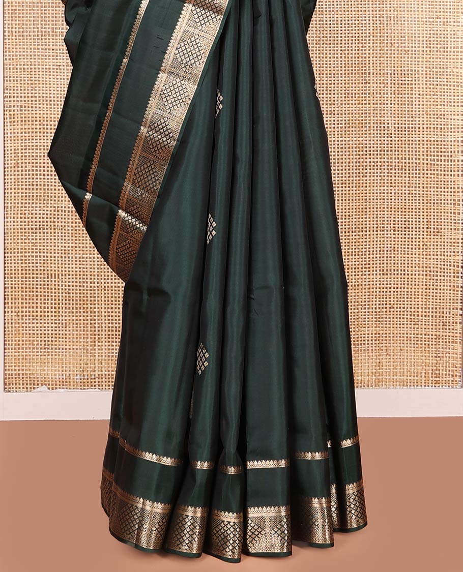 Green Mayuri Soft Silk Saree, Ornamented with Zari Buttas on Its Body, Highlighted by Zari Rettai Pettu Border of Thilakam Mokku, and Geometric Designs, Scintillating Pallu of Geometric Designs, and Paired with Matching Blouse