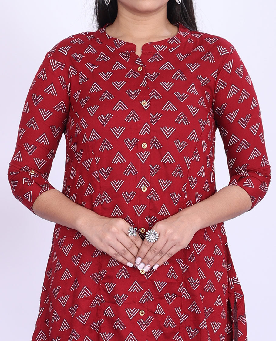 Twara maroon triangle motifs printed Chinese collar 3/4th sleeve rayon straight-cut below-knee kurti