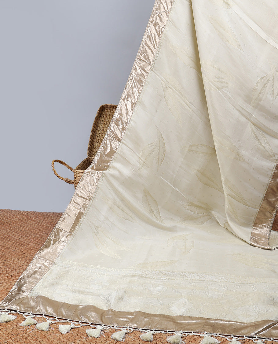 Cream dola silk saree with feather buttas, gleaming border & pallu of intricate designs