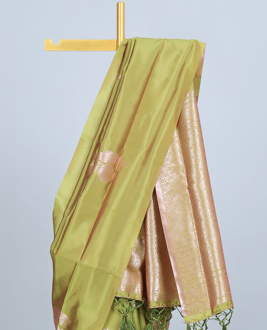 Borderless pink butter silk saree with zari buttas, self-pallu of ogee patterns