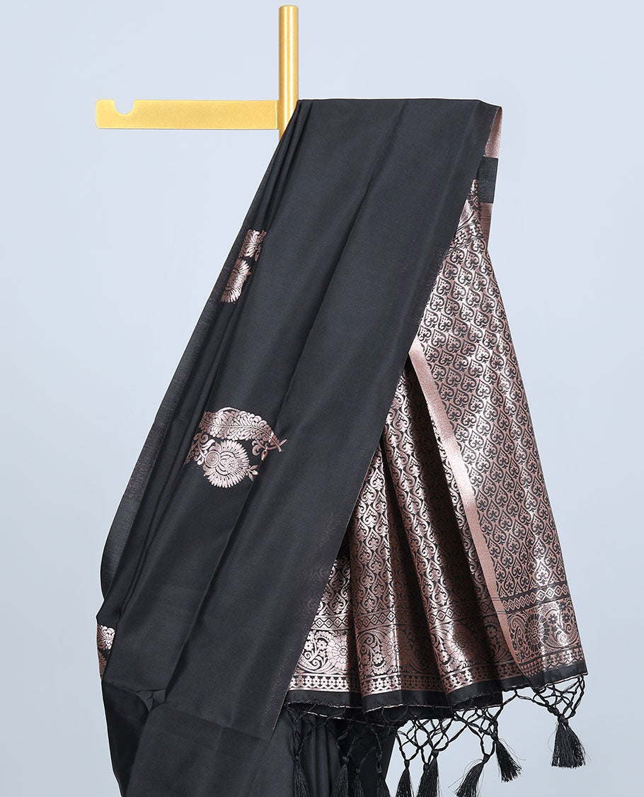 Borderless pink butter silk saree with zari buttas, self-pallu of ogee patterns