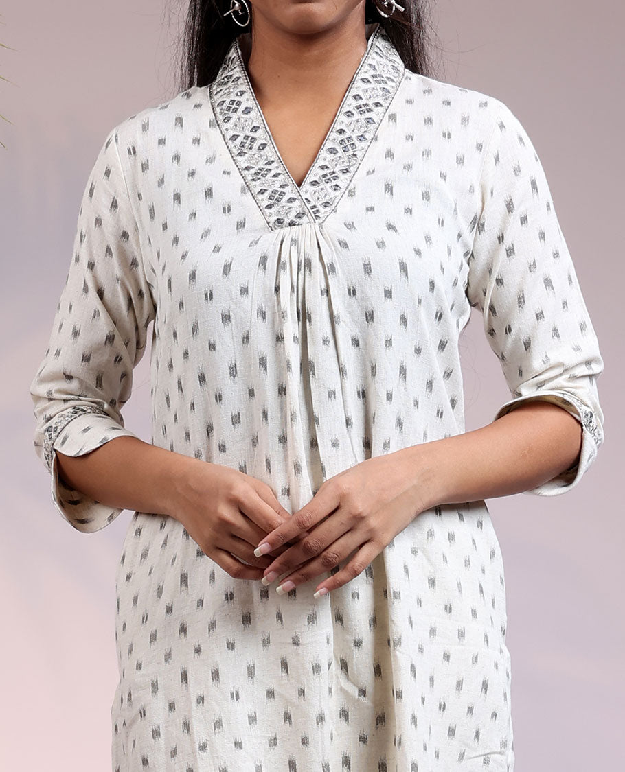 Twara cream unique buttas 3/4th sleeve & V-neck cotton straight-cut below-knee kurti