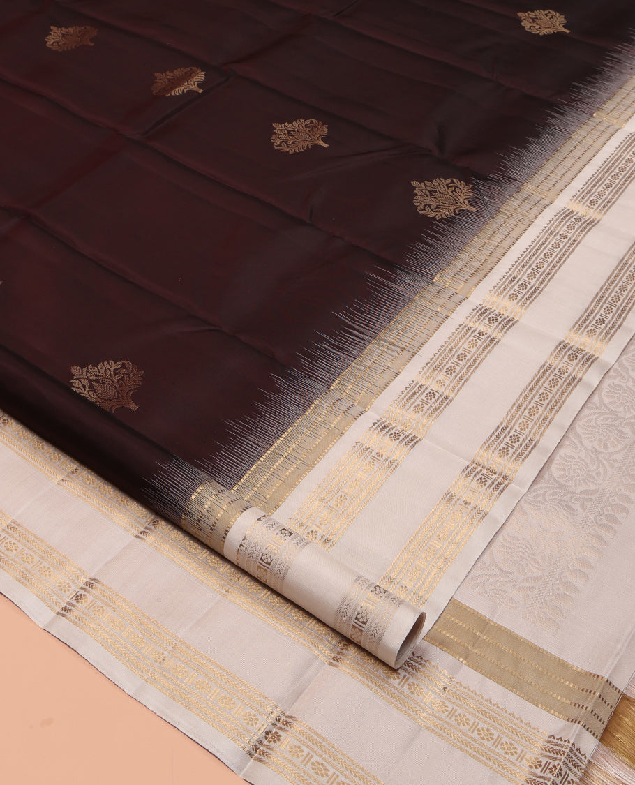 Brown Kanchipuram Silk Saree, Crafted with Zari Buttas, Complemented by a Contrast Rettai Pettu Border of Rekku, Banaras, Kathir, Muthu, and Kamalam, Grand Pallu, and a Contrast Blouse