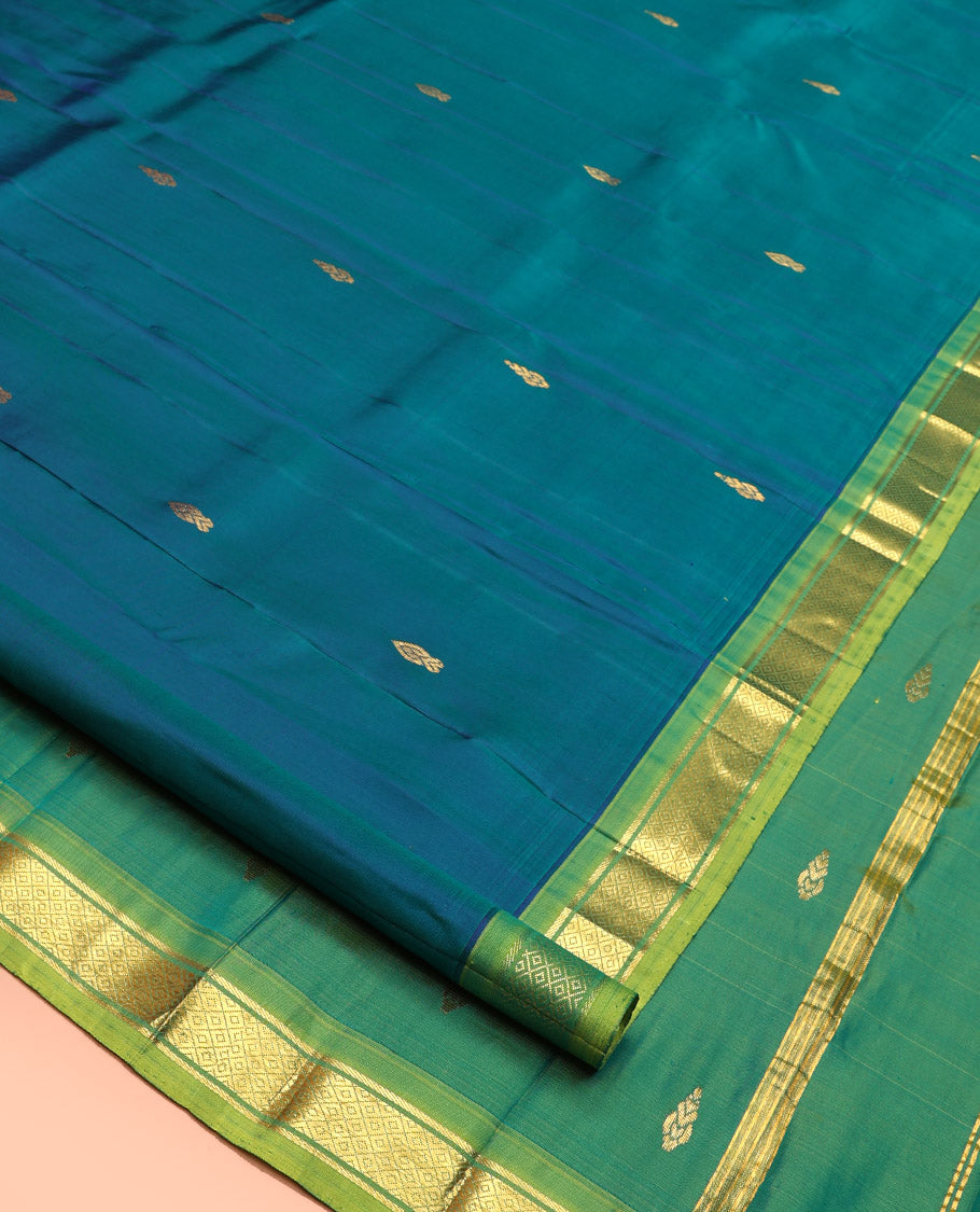 Blue Kanchipuram Silk Saree, Delicately Woven with Zari Buttas, Contrast Border of Banaras, and Mayil Kann, Pallu of Zari Design, and No Blouse
