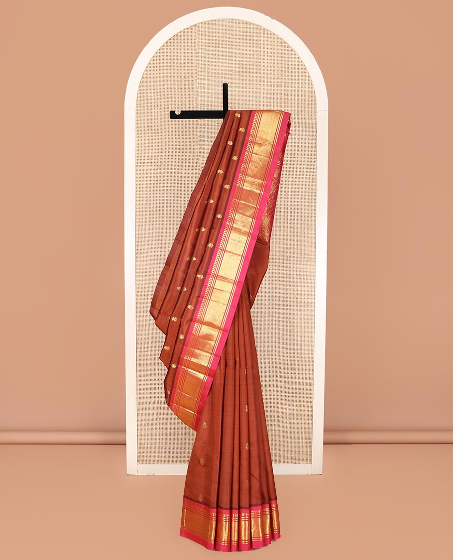 Brown Kanchipuram Silk Saree, Elevated with Zari Buttas on Its Body, Complemented by a Contrast One-Sided Border of Panner Sombu, Banaras, and Mayil Kann Designs, Pallu Features Floral Creeper Designs, and Comes Without a Blouse