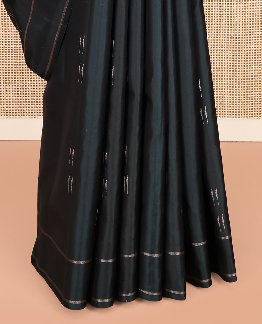 Blue Mayuri Soft Silk Saree, Detailed with Muniya Buttas, Zari Striped Border, Pallu of Traditional Design, and a Matching Blouse