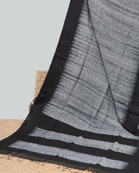 Grey abstract design matka silk saree with contrast plain border & black abstract design pallu