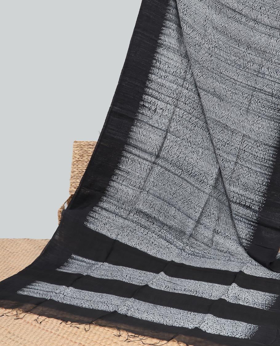 Grey abstract design matka silk saree with contrast plain border & black abstract design pallu