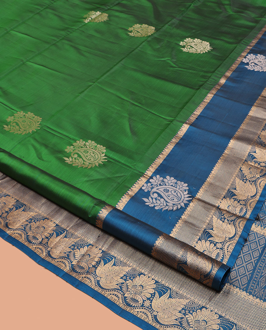 Green Uppada Silk Saree, Adorned with Zari Buttas, Complemented by a Contrast Traditional Zari Border, Grand Pallu, and a Contrast Blouse