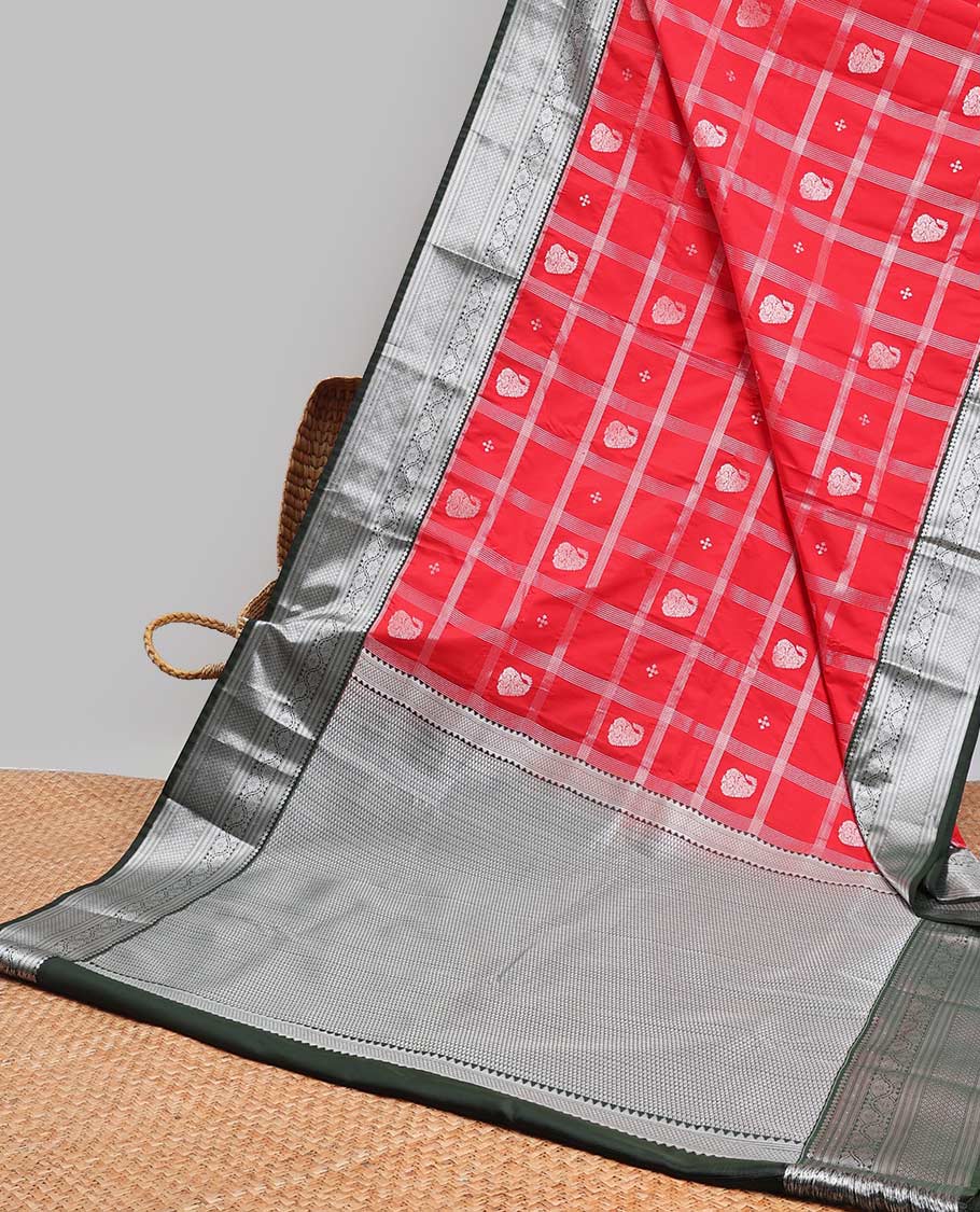 Red paisely enclosed checked design gift saree with contrast zari design border & checked zari design pallu