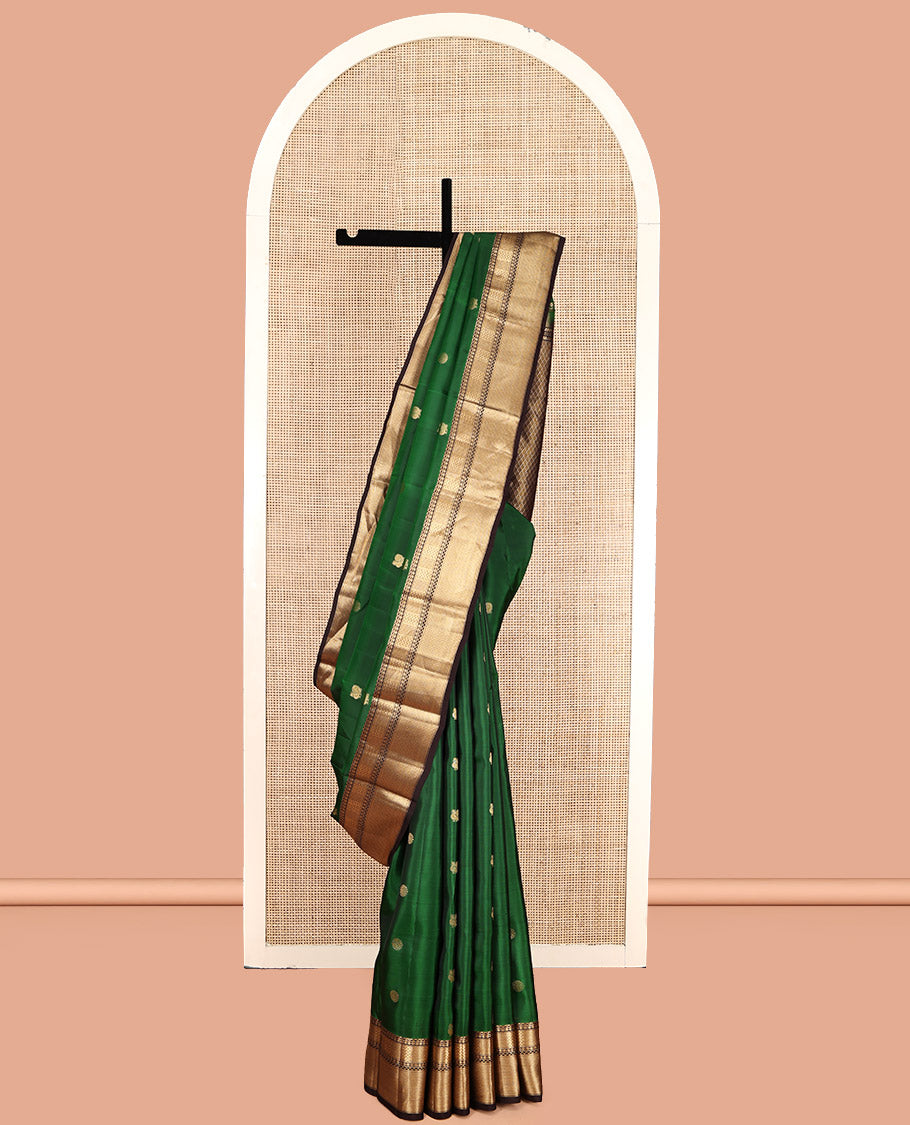 Green Vasundhara Lite Silk Mix Saree, Adorned with Zari Buttas, Contrast Border of Muthu, Rudraksha, Paiyadi Kattam, and Mayil Kann, Jaal Pallu, and a Contrast Blouse