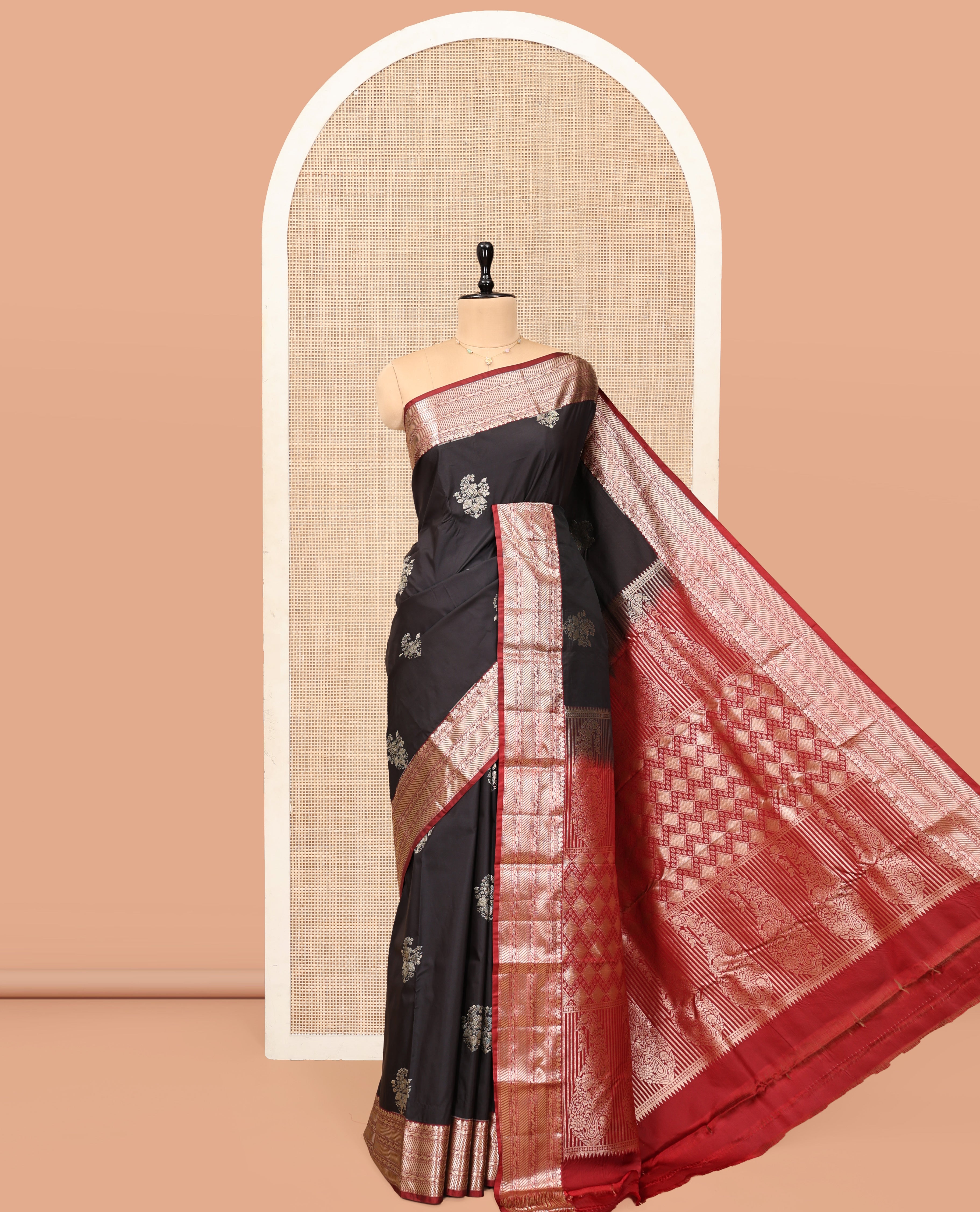 Brown Budget Silk Saree, Woven with Zari Buttas, Complemented by a Contrast Traditional Zari Border, Grand Pallu, and Contrast Blouse
