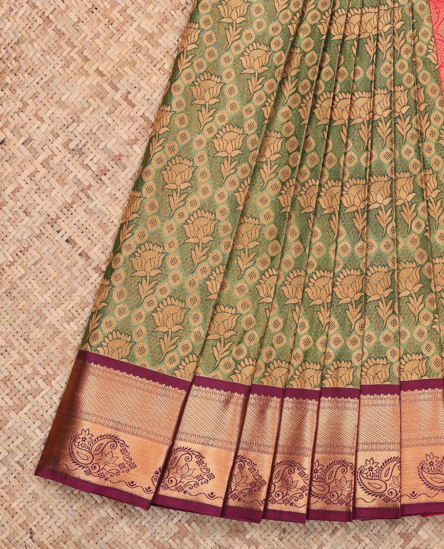 Green Budget Silk Saree, Ornamented with Jacquard, Complemented by Contrast Traditional Zari Border, Intricate Pallu, and a Contrast Blouse