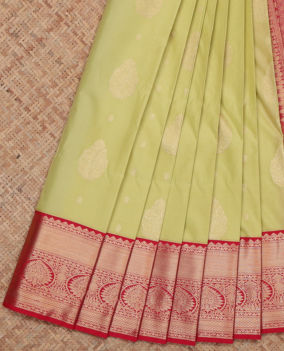 Green Budget Silk Saree, Graced with Zari Buttas, Complemented by a Contrast Traditional Zari Border, Grand Jaal Pallu, and Contrast Blouse