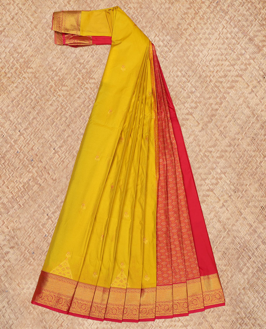 Green Budget Silk Saree, Graced with Zari Buttas, a Contrast Traditional Zari Border, Grand Pallu, and a Contrast Blouse