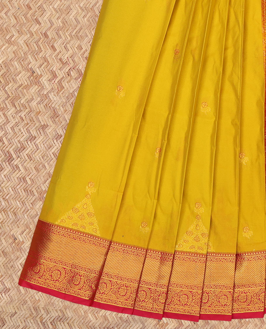 Green Budget Silk Saree, Graced with Zari Buttas, a Contrast Traditional Zari Border, Grand Pallu, and a Contrast Blouse