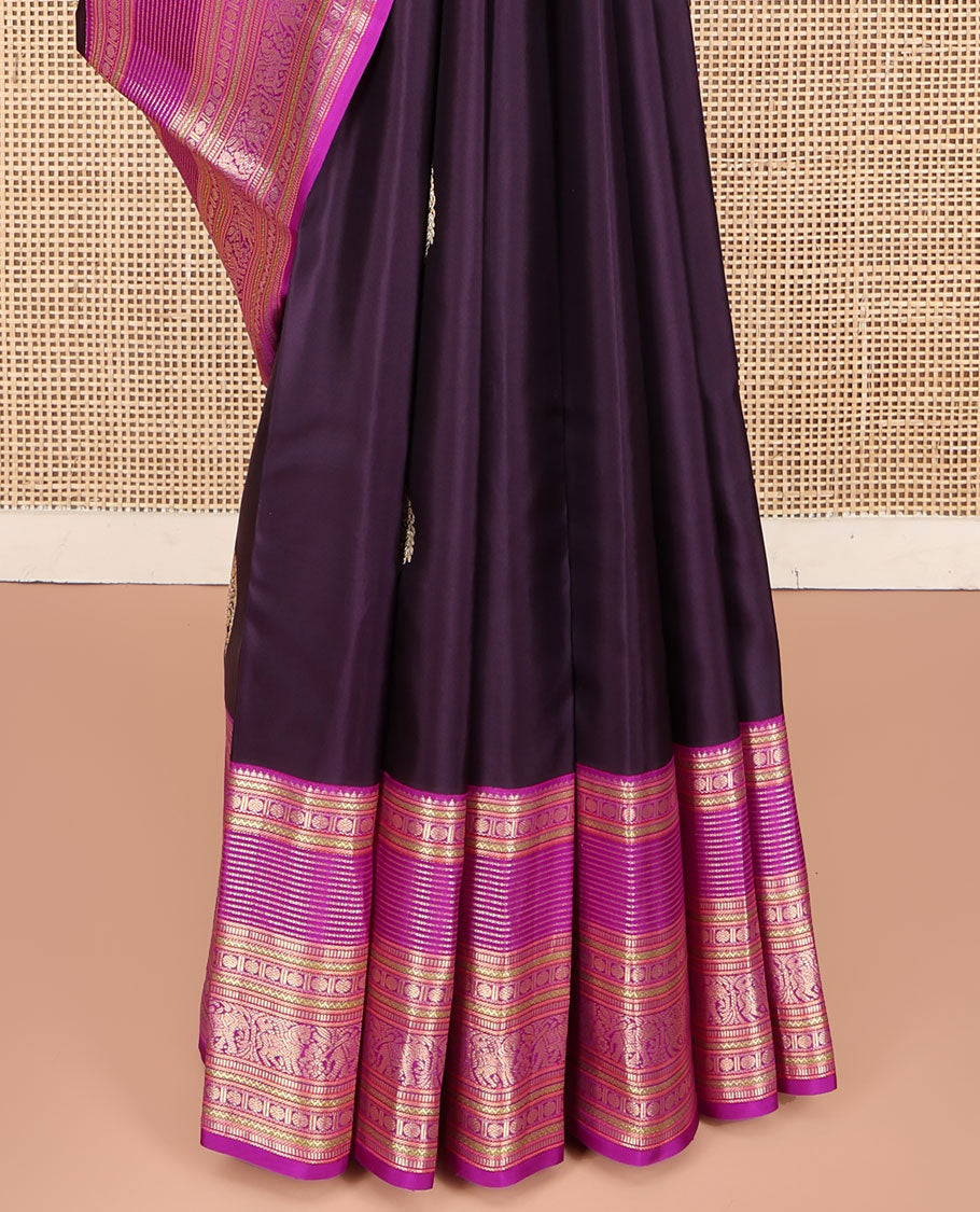 Eggplant Purple Kanchipuram Silk Saree, Adorned with Zari Buttas on Its Body, Complemented by a Contrast Border of Rekku, Neli, Paisa, Muthu, Banaras, Kuthirai, and Yaanai Designs, Grand Jaal Pallu, and Paired with a Contrast Blouse